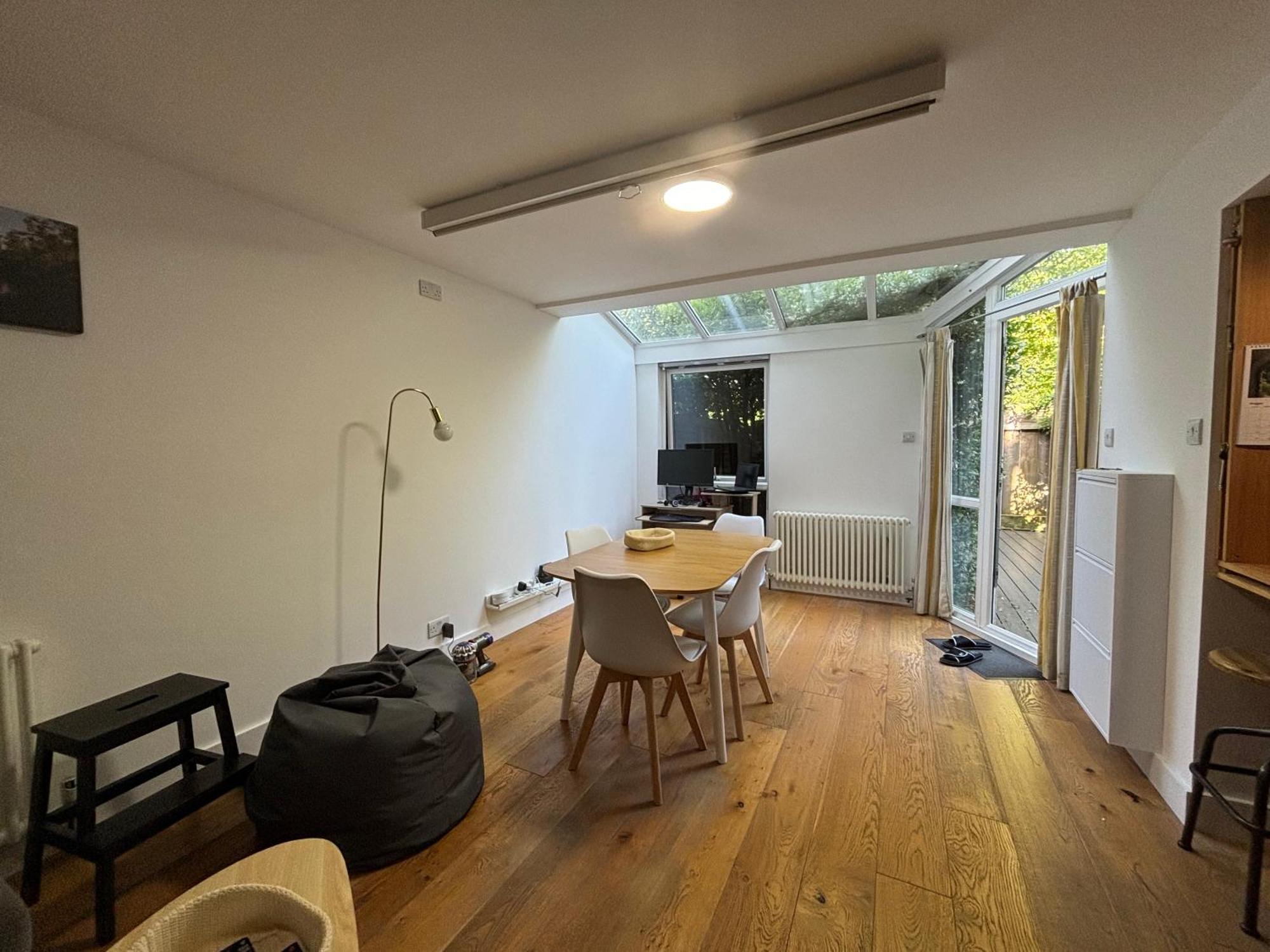 Contemporary Flat W Private Patio Fields Appartamento *