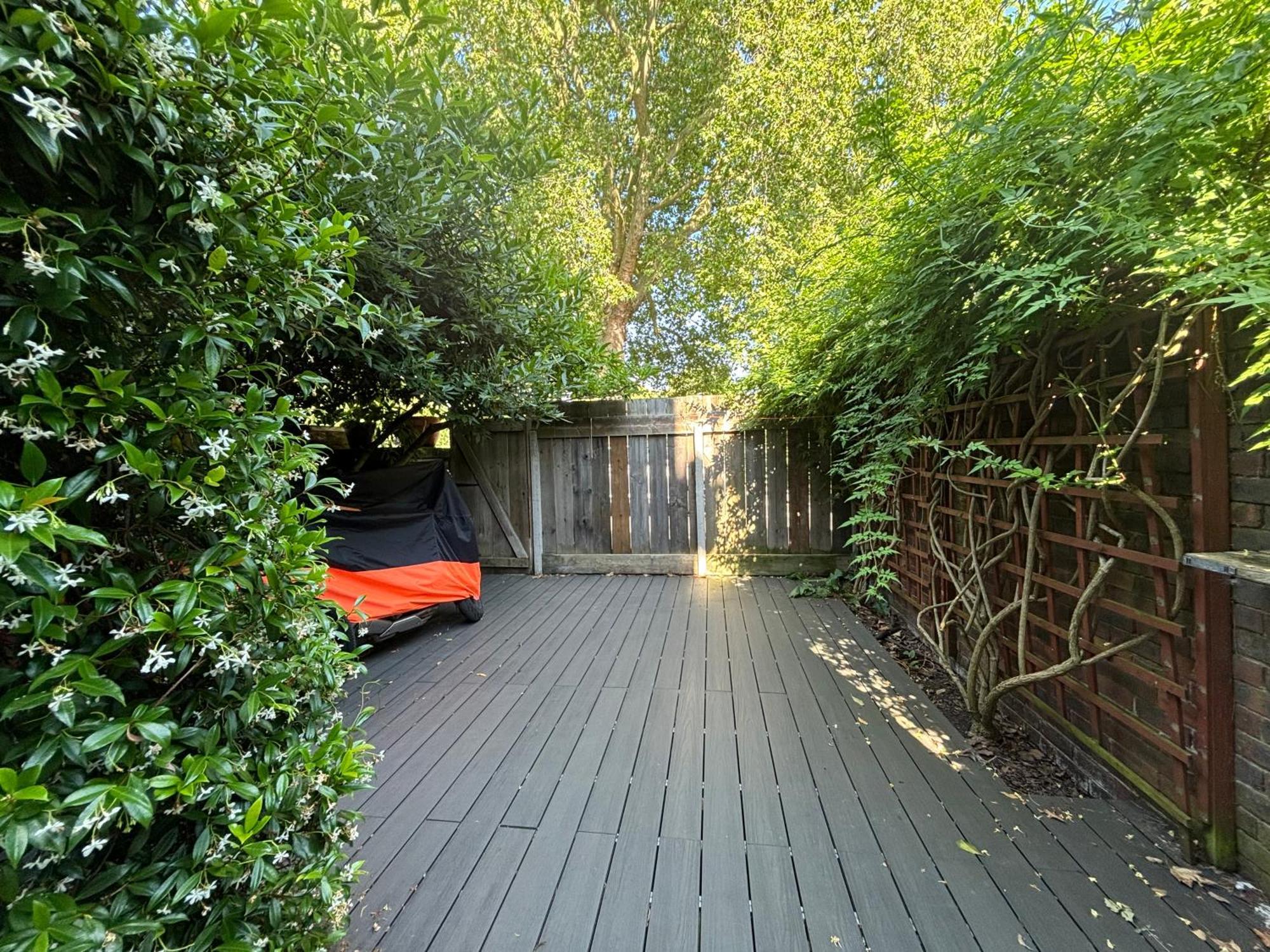 Apartment Contemporary Flat W Private Patio Fields